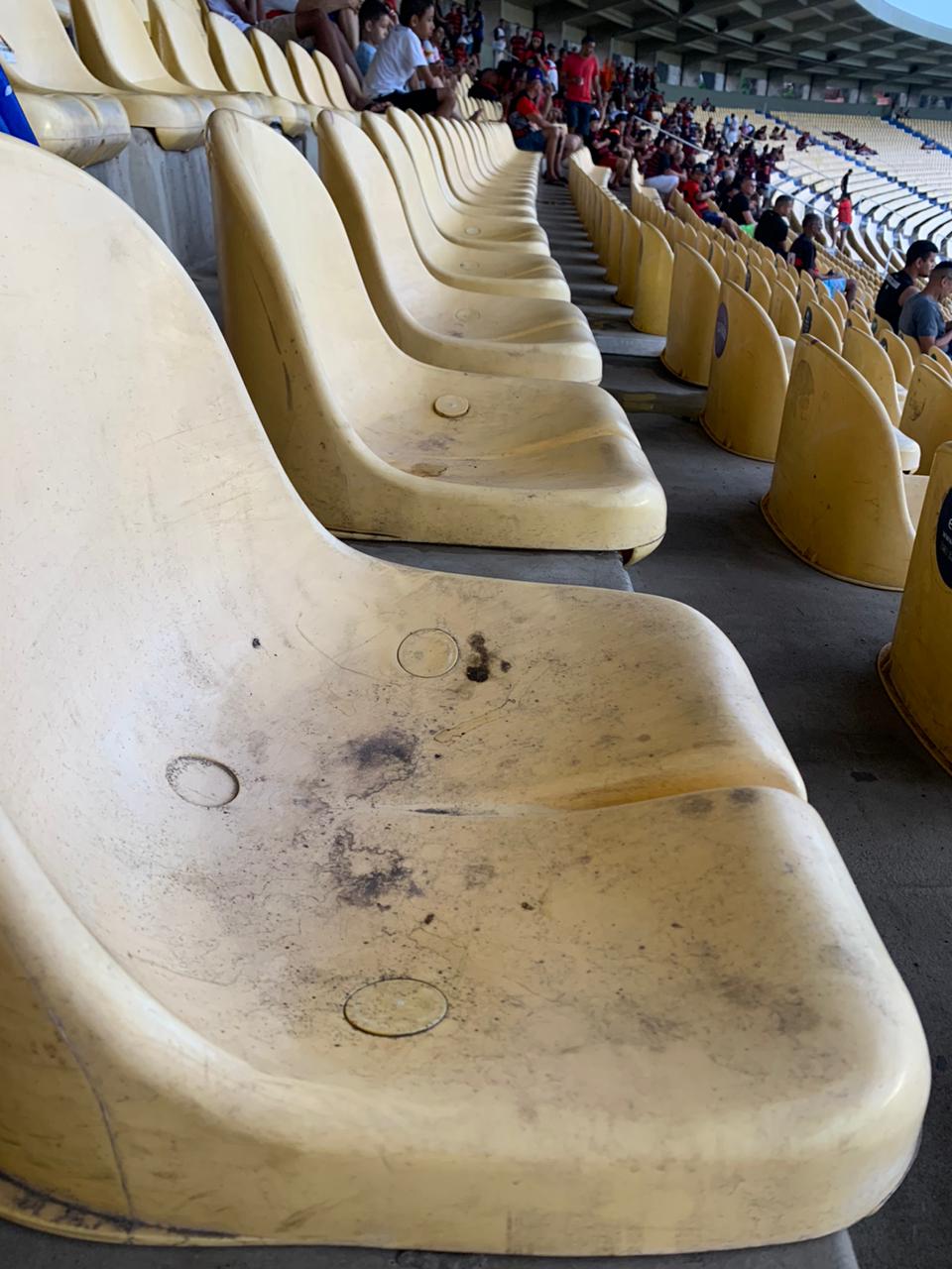Torcedores Denunciam Falta de Manutenção no Estádio Castelão: Sujeira e Ferrugem Tomam Conta das Cadeiras