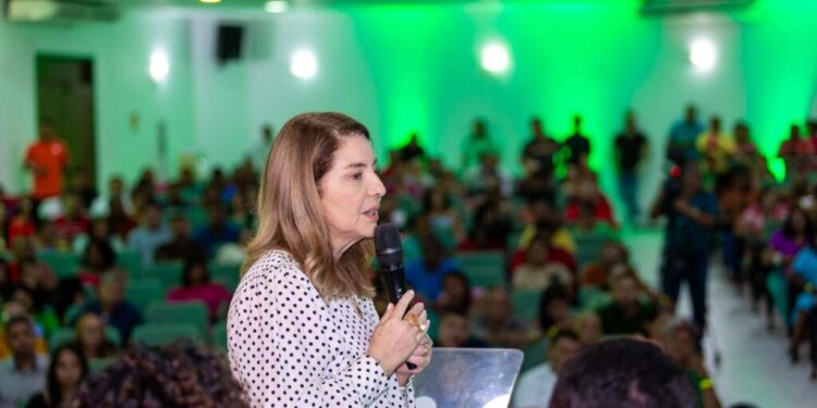 Iracema Vale ressalta importância da liderança feminina na Fetaema durante recondução de Ângela Silva