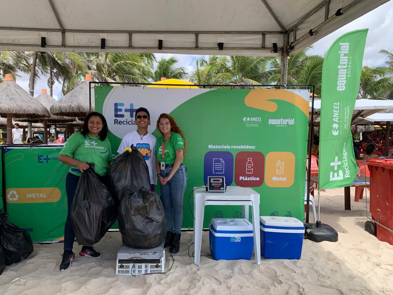 E+ Reciclagem da Equatorial participa do projeto Praia Limpa