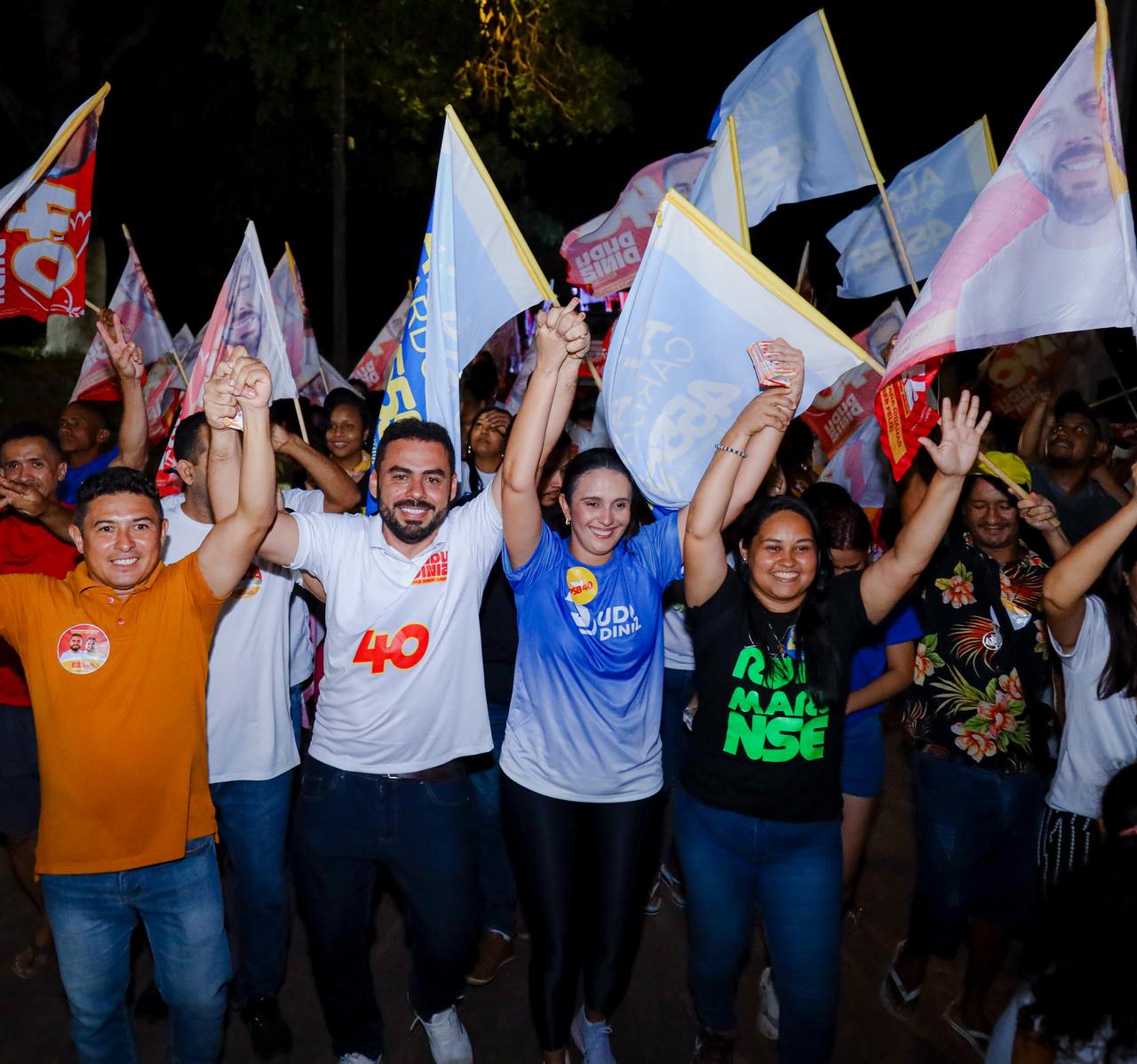 Multidão enche as ruas para acompanhar Dudu Diniz em caminhada histórica em SJR