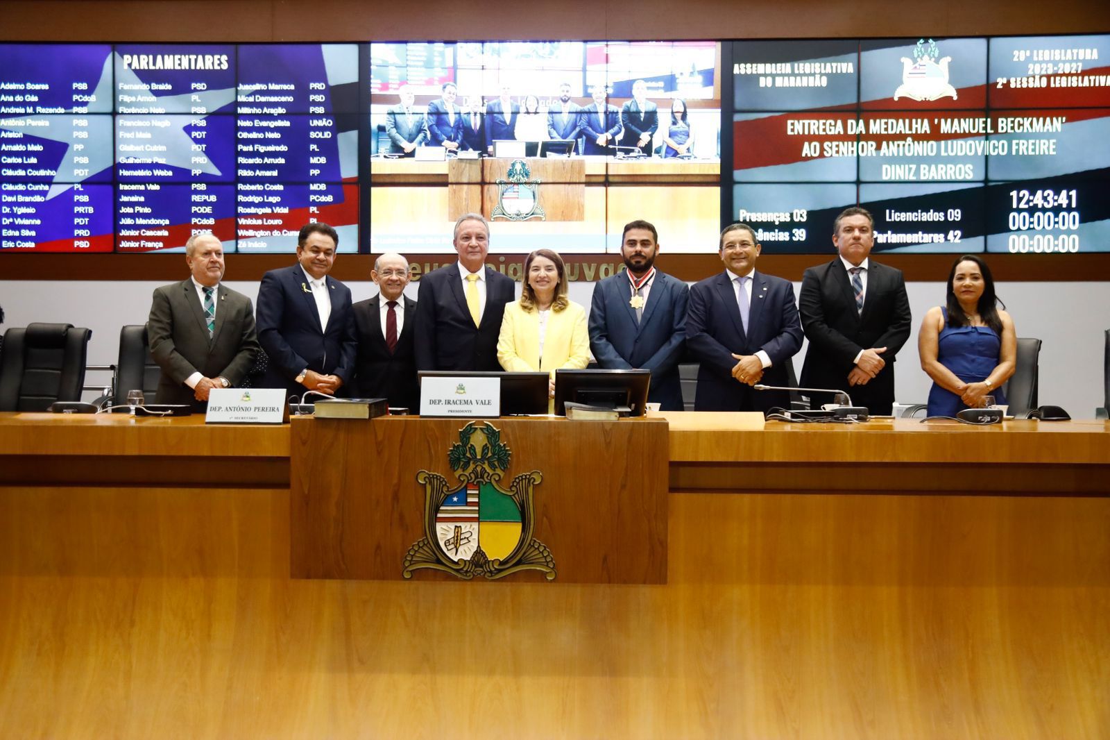 Dudu Diniz é homenageado com a Medalha Manuel Beckman na Assembleia Legislativa