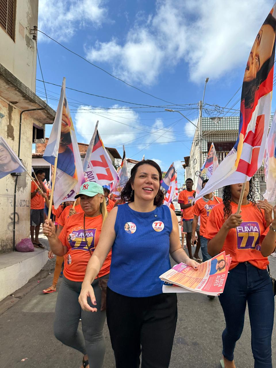 Flávia Alves realiza caminhada no Anjo da Guarda