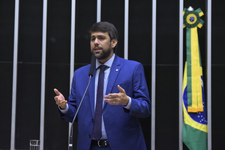 Pedro Lucas apresenta proposta de ampliação do seguro-defeso para pescadores da Amazônia Legal