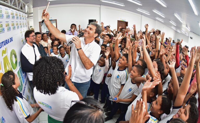 Prefeito Eduardo Braide entrega escola na Vila Lobão totalmente reformada