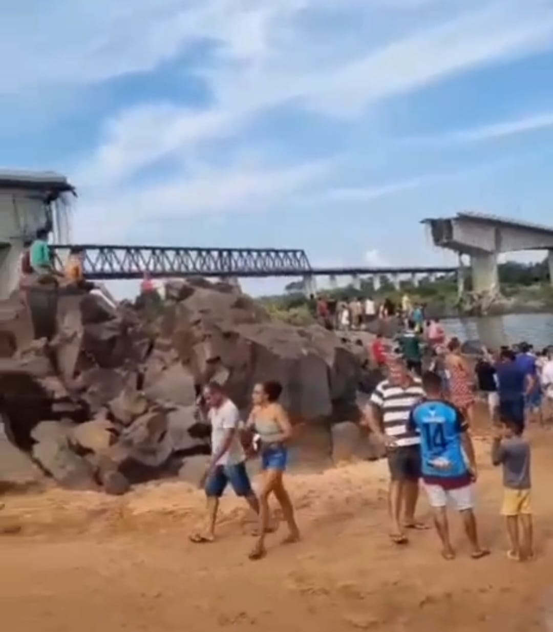 Brandão e Camarão se manifestam sobre desabamento de ponte; DNIT interdita BR – 226