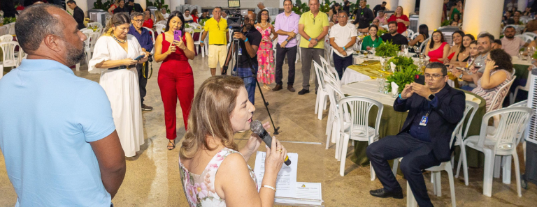 Iracema Vale anuncia sanção do PCCV dos servidores na tradicional festa de confraternização de fim de ano