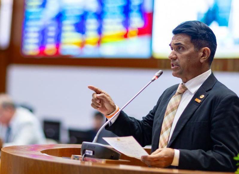 Deputado Wellington cobra do governo reajuste para professores e destaca 16% concedidos pelo prefeito Braide Deputado Wellington cobra do governo reajuste para professores e destaca 16% concedidos pelo prefeito Braide